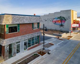 Newly Remodeled Apartment in Downtown South Haven - South Haven - Building