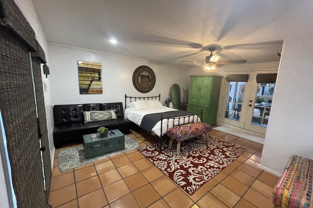 Centrally Located, Private Bungalow with AC and parking space - سان دييغو - غرفة نوم