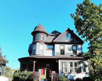 Historical Victorian in Swede Hollow - Saint Paul - Building
