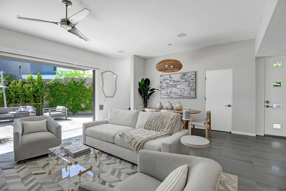 South Palm Springs Modern - 2 lux ensuites, private pool and spa! garage, gated! - بالم سبرينغس - غرفة معيشة
