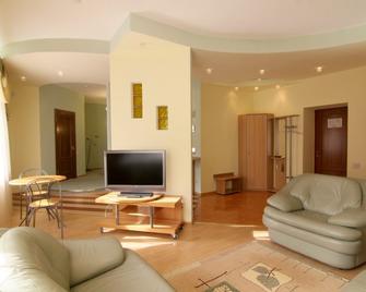 Atal Hotel - Cheboksary - Living room