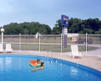 Monticello Inn - Monticello, Indiana - Monticello - Pool