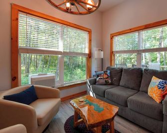 Private Dock & Deck: Tranquil Dam Pond Cottage! - Augusta - Soggiorno