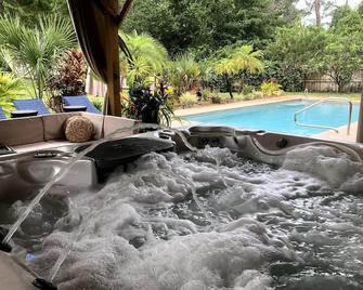 Space Coast 1BR/1Bath Apartment Sleeps 4-Close to Everything - Titusville - Pool