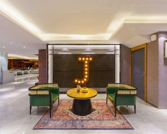 James Joyce Coffetel (Dalian Airport) - داليان - ردهة