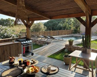 Villa in nature & heated pool - Figari - Figari - Patio