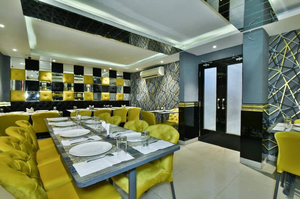 Hotel Puri Palace - אמריצר - מסעדה