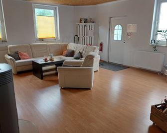 Apartment “Fewo Nieheim Zentrum” with Wi-Fi & Terrace - Nieheim - Sala de estar