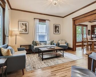 113 4th Ave - Longmont - Living room