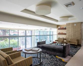 Sleek Bethesda Bainbridge 1BR w/ Concierge, Gym, W/D, walk to Metro, by Blueground - Chevy Chase - Lounge