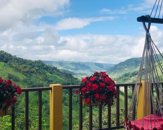 Ecollacta - Elegant Home #2 In Exclusive Ecological Property - Nanegalito - Balcón