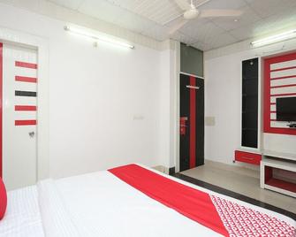 Hotel O Sirsa City Inn - Sirsa - Habitación