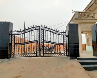 OYO Home Lovely Star Hotel - Palwal - Building