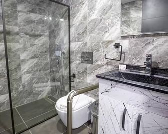 Suya Boutique Hotel - Karavás - Salle de bain