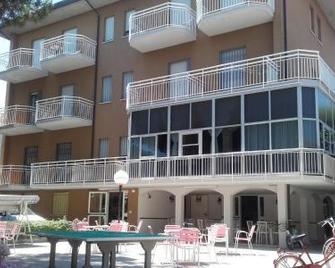 Hotel Toschi - Lido di Classe - Building