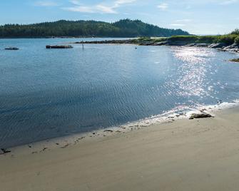 Sandy's Beachfront Cabin B Visit Eastern Most Point In Us 1 Mile By State Park - Lubec - Playa