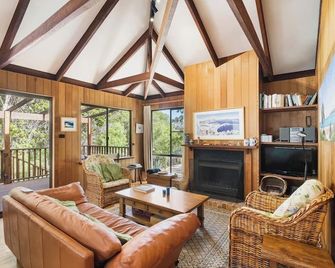 Nature's Retreat Eagle Bay - Dunsborough - Living room