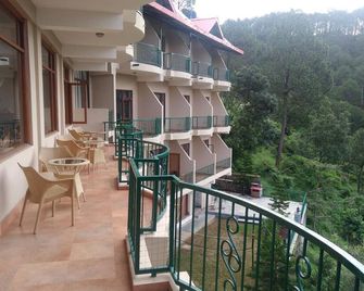 Forest Ville Hotel And Resort - Kasauli - Balcón