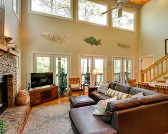 Spacious Georgia Escape w/ Fireplace, Deck & Grill - Lakemont - Living room