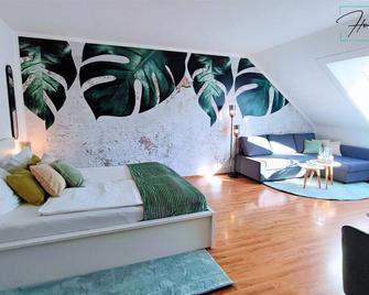 Homely Stay Serenity Greens - Stylisch Studio-Apartment With Kitchen - 15 Min from Central Station-Pet Friendly - München