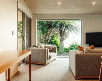 Golden Bay Holiday Park - טקאקה - סלון