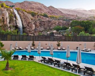 Ma'in Hot Springs - Madaba - Piscina