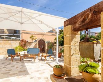 2 Bedroom Amazing Home In Vitigliano - Vitigliano - Patio