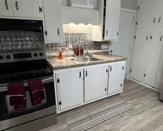 Charming 1-bedroom house in awesome Kingstree with AC, WiFi - Kingstree - Cocina