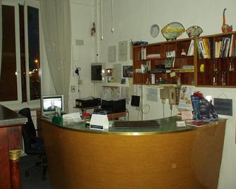 Albergo Cavour - Livorno - Front desk