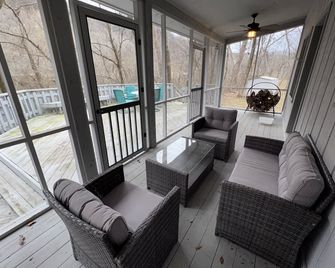 Perfect Little Red River Getaway with Private Fishing Dock!!! - Heber Springs - Balcony