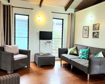 Aroa Kainga Bungalows and Apartment - Rarotonga - Living room