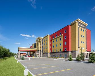 Hampton Inn & Suites by Hilton Edmonton St. Albert - Edmonton - Budynek