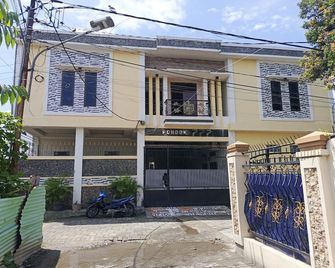 Hotel O Pondok Baruga 777 Near Sarewo Musik Studio Kendari - Kendari - Building