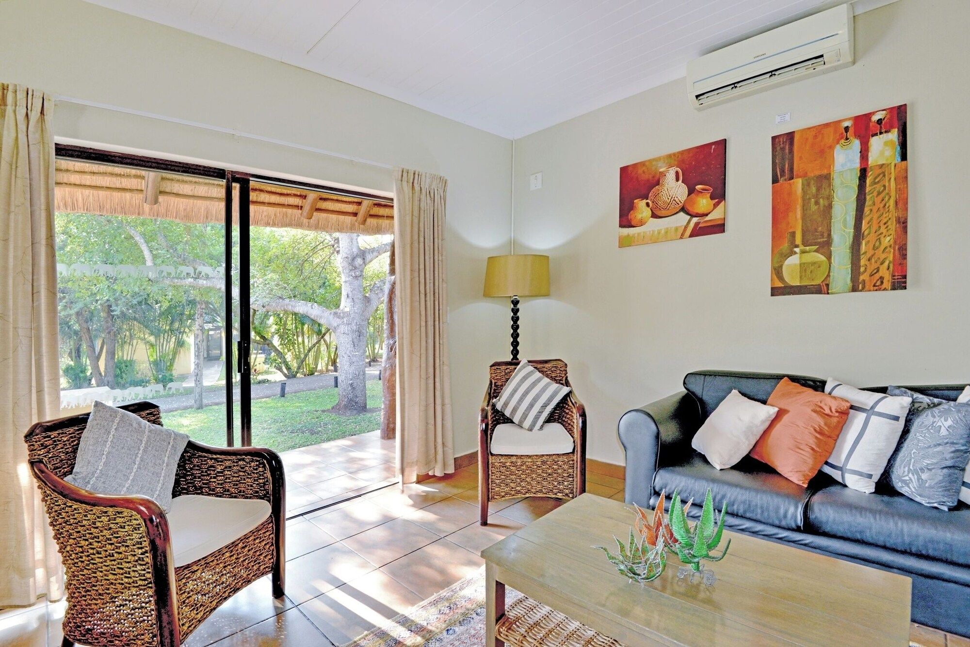 Komati River Chalets - Komatipoort - Wohnzimmer