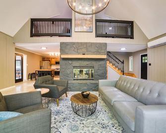 Stunning Valdosta A-Frame Home with Private Pool! - Valdosta - Lounge