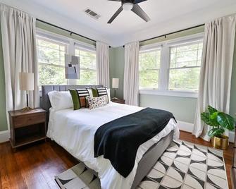 Hues and Views - Atlanta - Bedroom