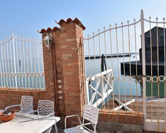 L' incantevole paesaggio della laguna di Murano - البندقية - شرفة