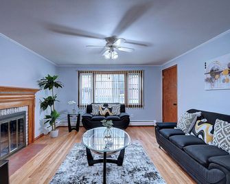 3-bedroom apartment in nice East Hartford with WiFi, AC - East Hartford - Living room