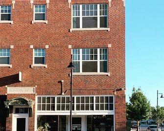 Room 2-2 Summary:brIn - Tulsa - Building