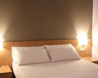 Hostal Abodi - Pamplona - Bedroom