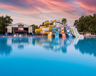 Euphoria Palm Beach Resort - Side - Pool