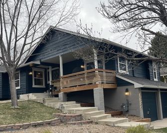 Modern Studio Basement with Private Entrance - Englewood - Edificio