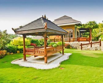 Cintai - Coritos Garden Hotel - Lipa City - Terasa