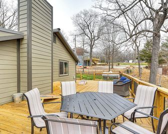 Truman Lake Retreat: Large Deck & On-Site Fishing! - Clinton - Patio