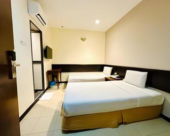 Grand Far East Hotel Sdn Bhd - Masai - Bedroom