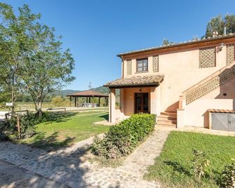 Gorgeous Apartment In Montone - Montone - Gebouw