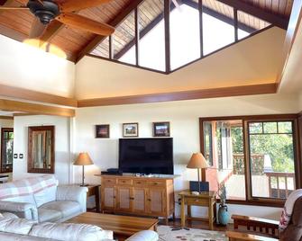 Wailea Custom Home, Pool, Panoramic Ocean View, Waterfalls - Maui Ocean Palms - Kīhei - Living room