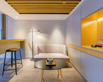 Home Inn Style Shanghai Daning International Circus City Metro Station - Shanghai - Bedroom