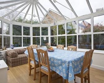 Burgess Hill Homestay - Burgess Hill - Dining room