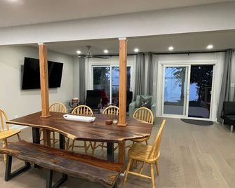 Waterfront / Sunset / Lake view cottage - Brechin - Dining room